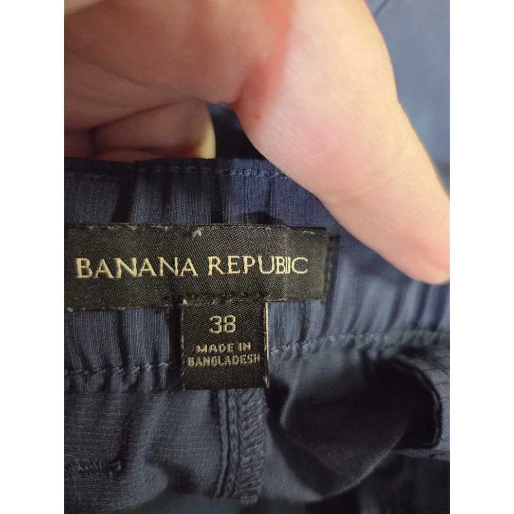Banana Republic conquer your